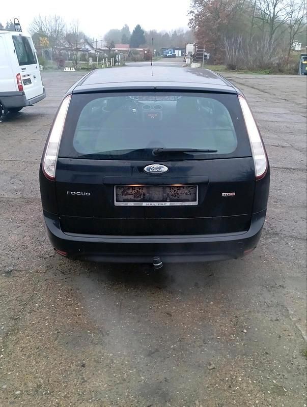 Gebraucht Ford Focus 90 PS (66 kW) 2010 Schwarz Kombi