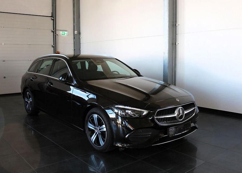 Schwarz Gebraucht 2022 Mercedes C200 Avantgarde Limousine | 30.999 € (Superpreis) - Bild 1/4