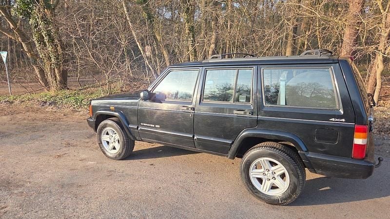Gebraucht Jeep Cherokee 135 PS (99 kW) 2000 Schwarz SUV