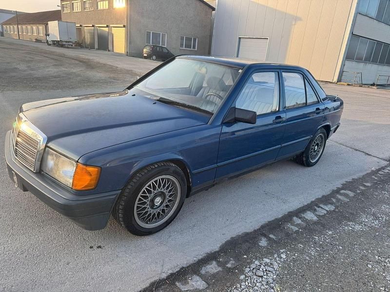 Gebraucht Mercedes 190 160 PS (117 kW) 1987 Blau Limousine