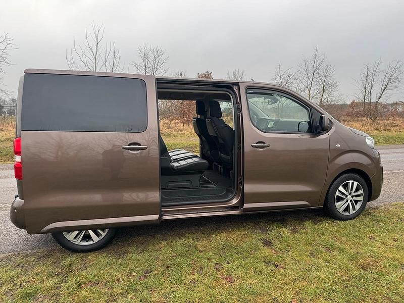 Gebraucht Peugeot Traveller Allure 180 PS (132 kW) 2016 Braun Van / Kleinbus