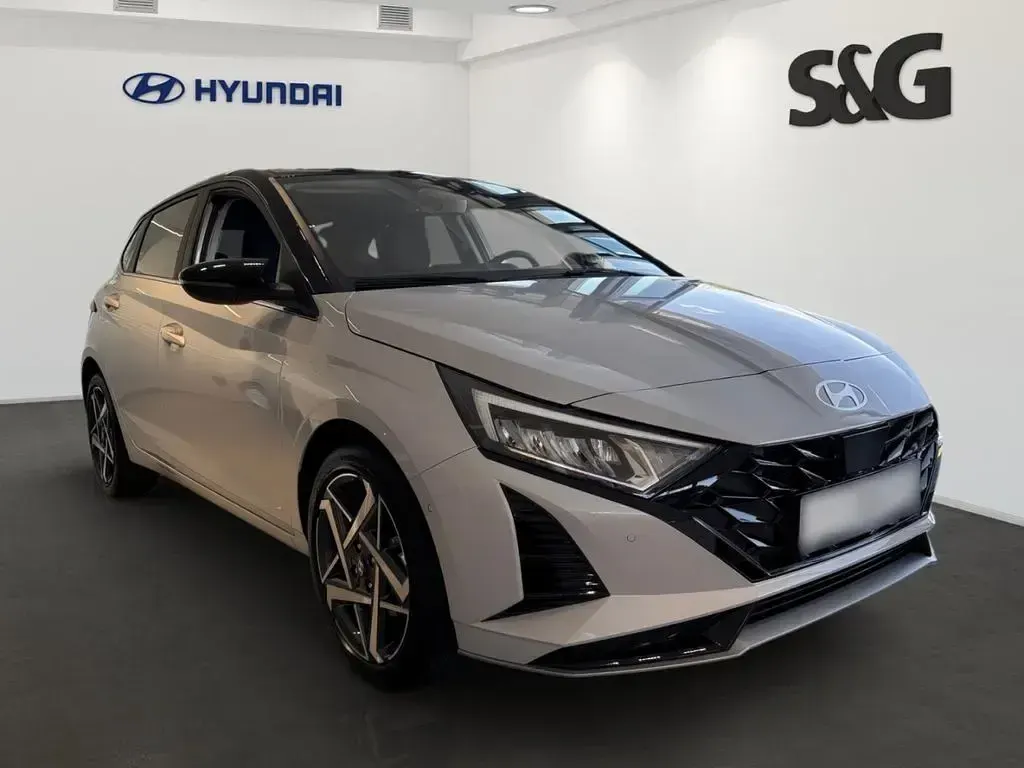 Neu Hyundai i20 Prime 90 PS (66 kW) 2026 Lumen grey/ phantom black / mi Kleinwagen