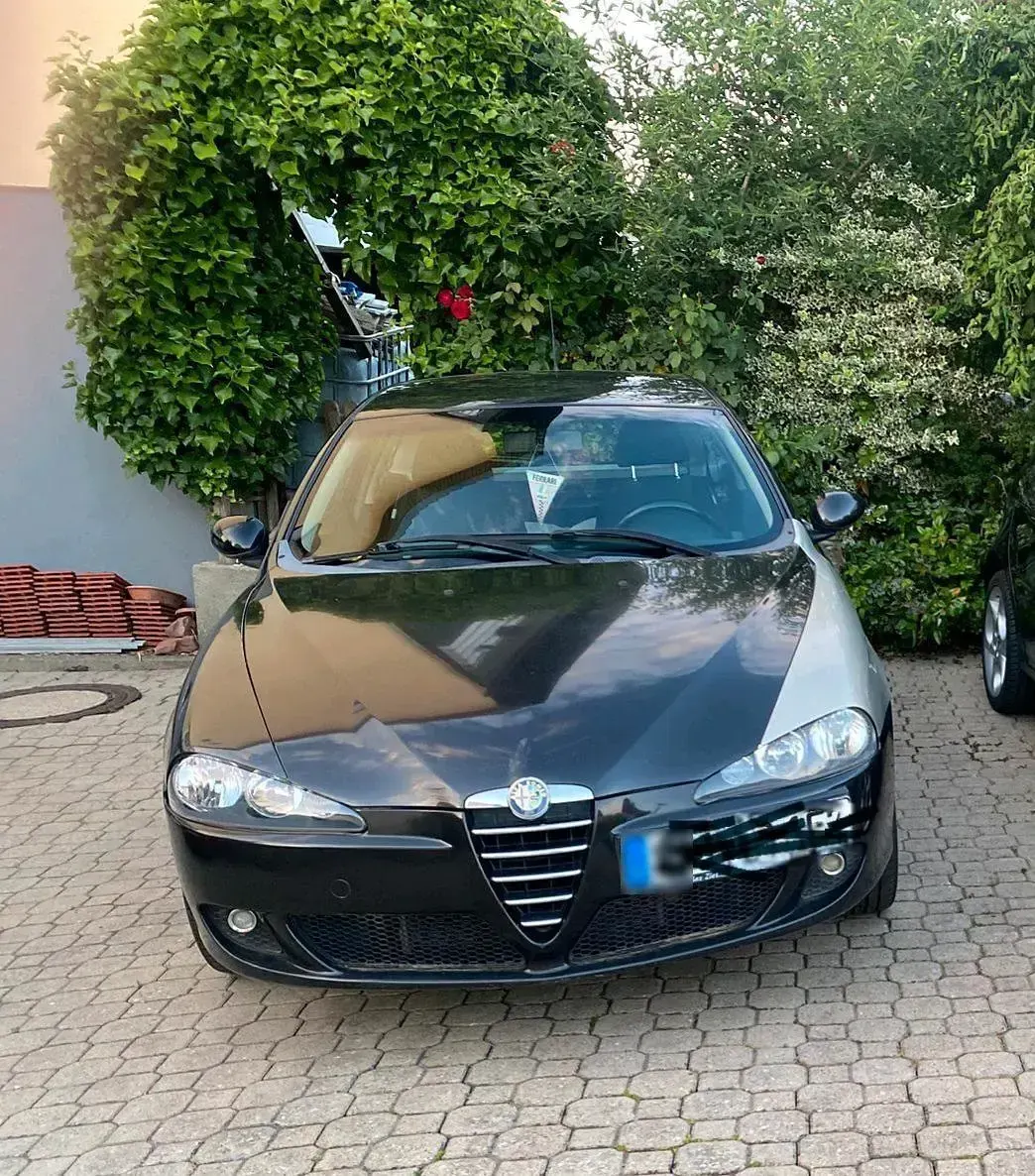 Gebraucht Alfa Romeo 147 115 PS (84 kW) 2005 Schwarz Kleinwagen
