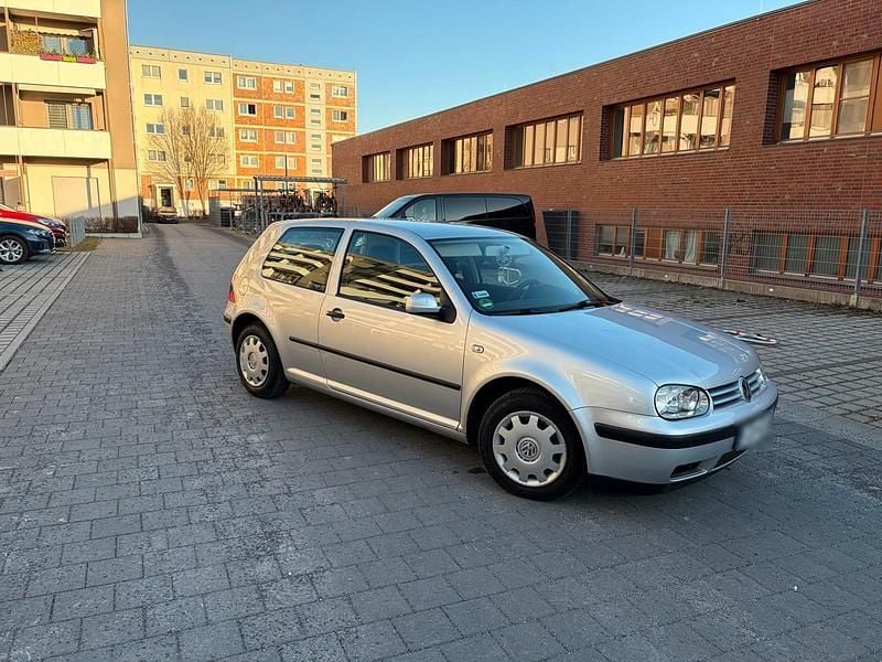 Gebraucht VW Golf 75 PS (55 kW) 2000 Silber Coupé