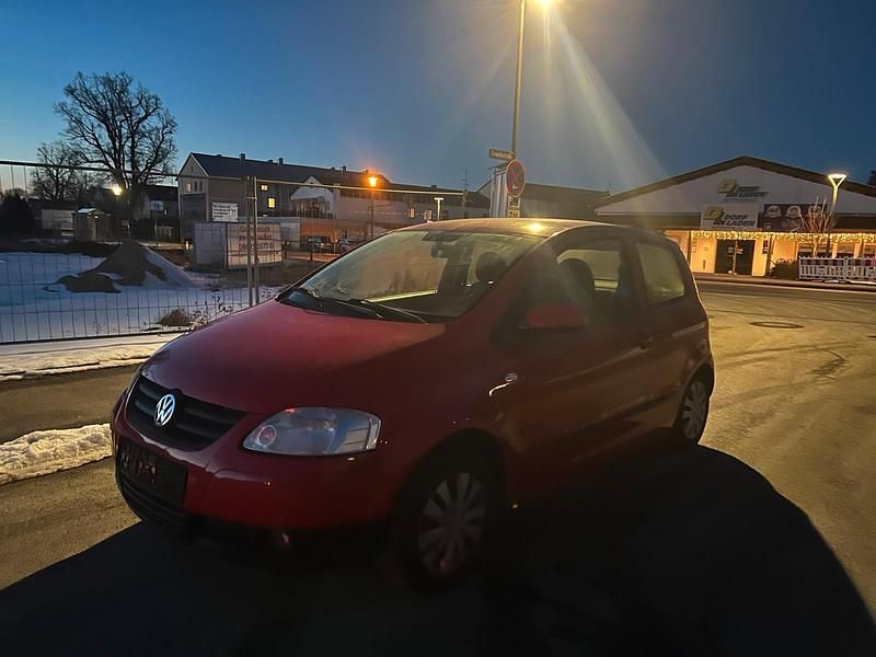 Rot Gebraucht 2008 VW Fox Kleinwagen | 750 € (Superpreis) - Bild 1/4