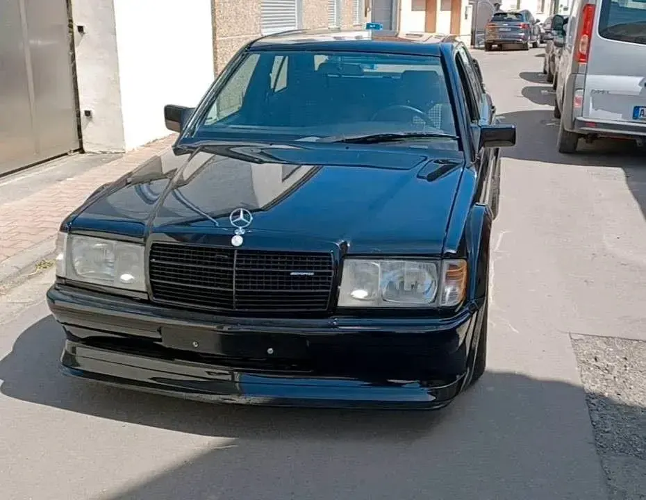 Gebraucht Mercedes 190 160 PS (117 kW) 1987 Schwarz Limousine