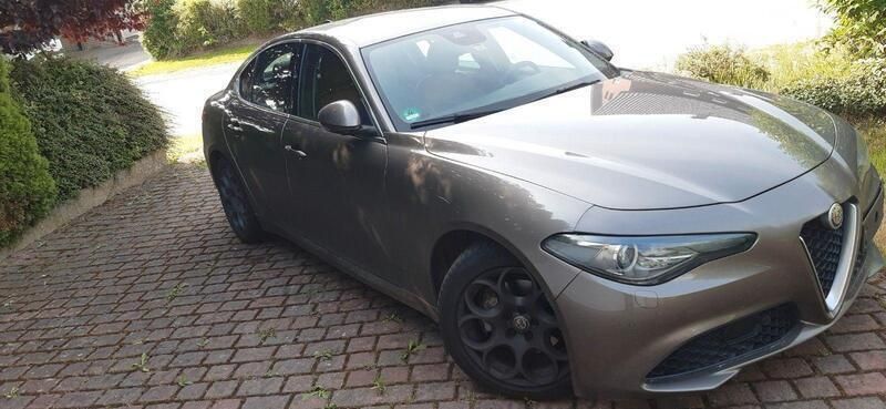 Grau Gebraucht 2016 Alfa Romeo Giulia Super Limousine | 19.999 € (Etwas zu teuer) - Bild 1/4