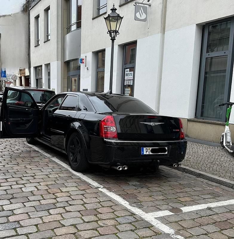 Schwarz Gebraucht 2008 Chrysler 300C Limousine | 4.990 € - Bild 1/4