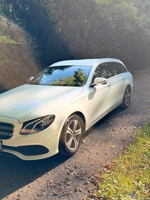 Gebraucht Mercedes E200 150 PS (110 kW) 2018 Weiß Kombi