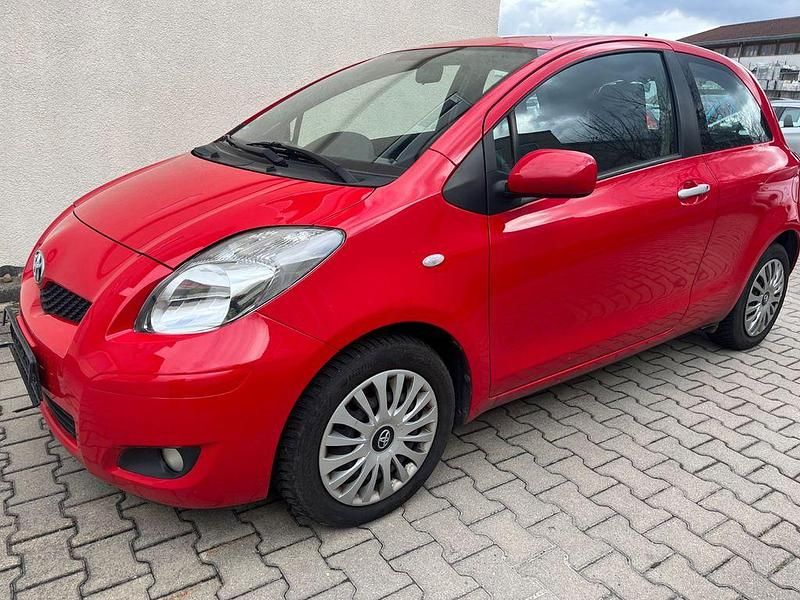 Gebraucht Toyota Yaris Life 99 PS (72 kW) 2010 Rot Kleinwagen