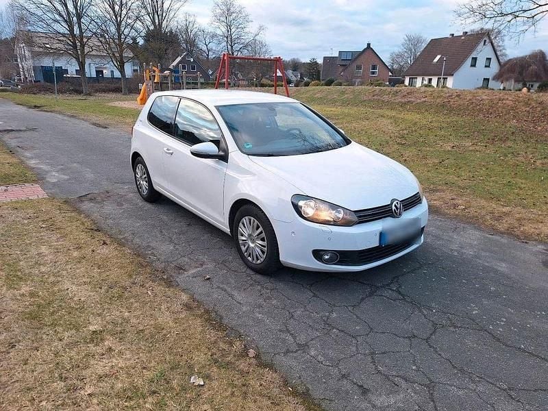 Gebraucht VW Golf VI Team 122 PS (89 kW) 2010 Weiß Kleinwagen