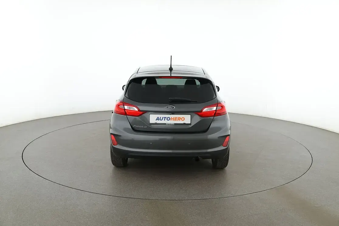 Używany Ford Fiesta Titanium 2018 Szary Hatchback