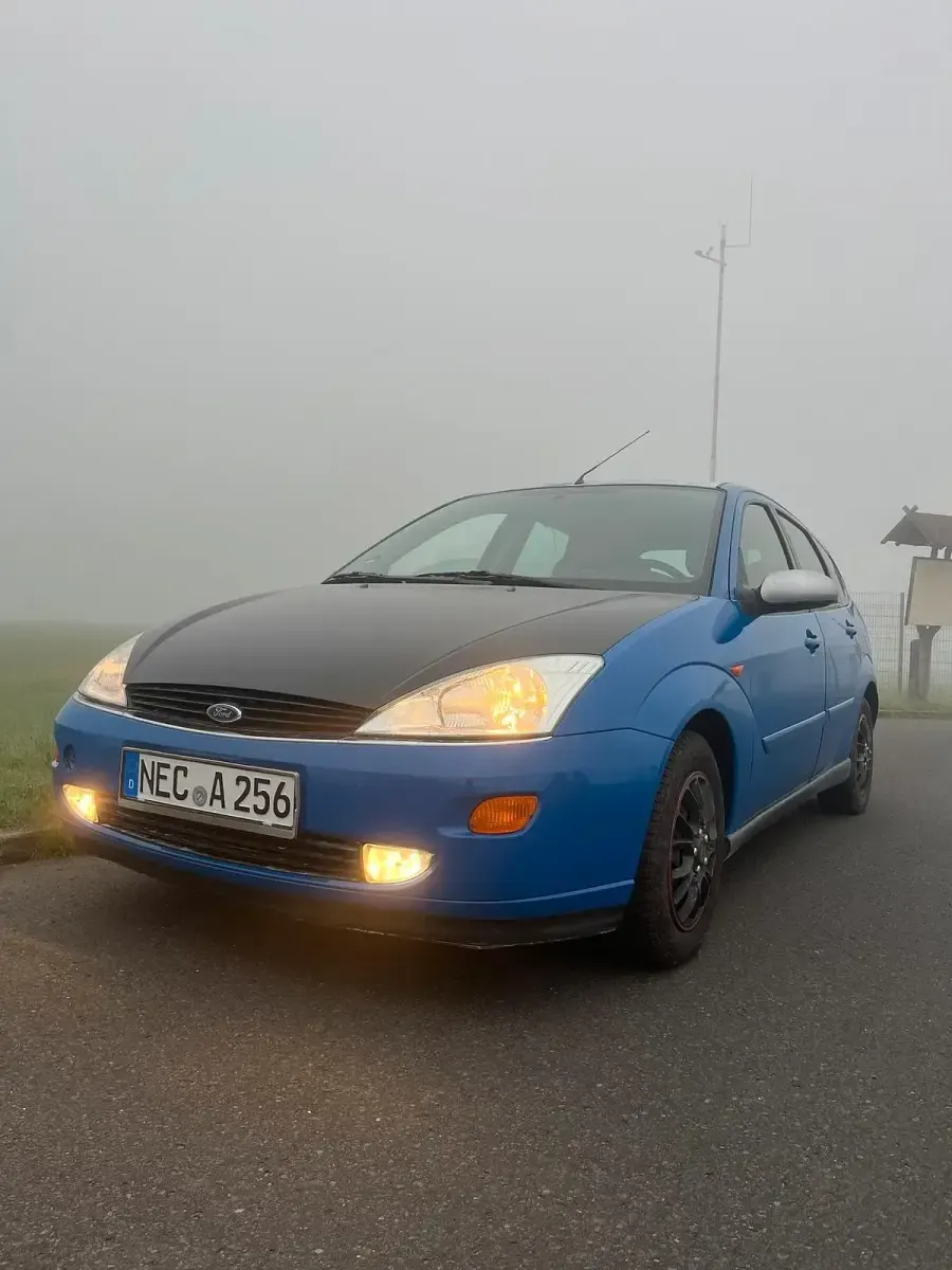 Gebraucht Ford Focus 116 PS (85 kW) 1999 Blau Kleinwagen