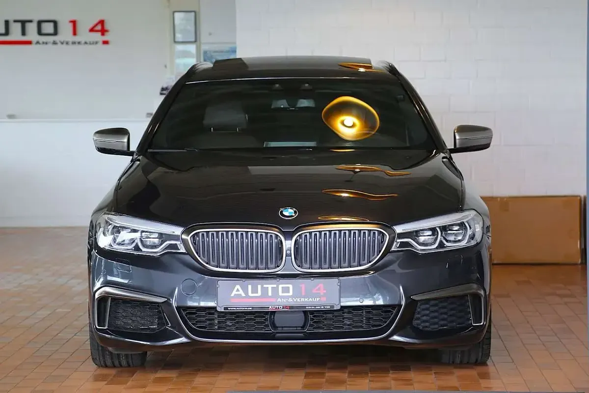 Gebraucht BMW 550 400 PS (294 kW) 2018 Sophistograu Kombi