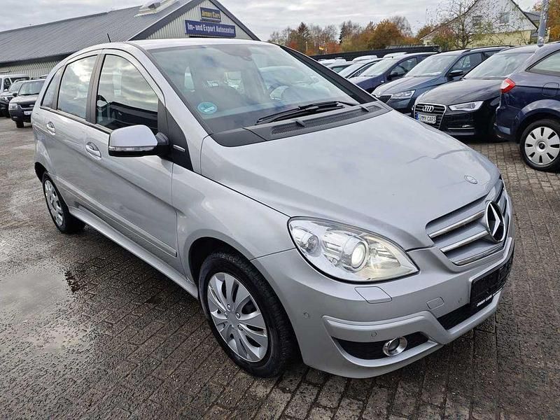 Gebraucht Mercedes B180 116 PS (85 kW) 2008 Silber Van / Kleinbus