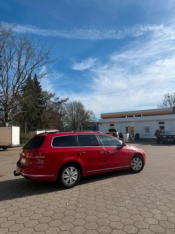 Gebraucht VW Passat 170 PS (125 kW) 2011 Rot Kombi