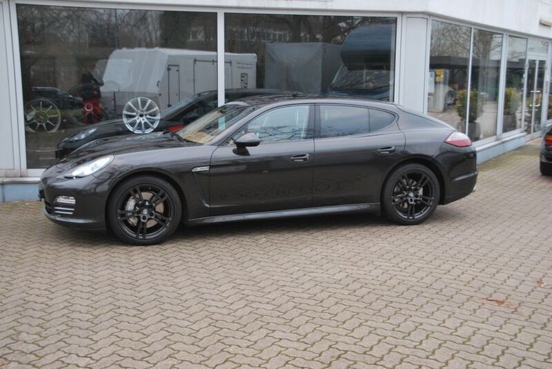 Grau Gebraucht 2009 Porsche Panamera 4S Limousine | 25.500 € (Fairer Preis) - Bild 1/4