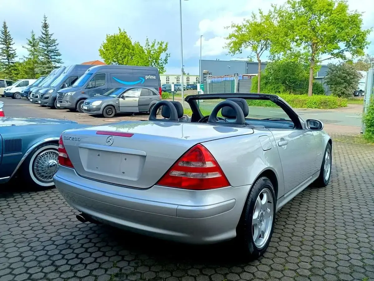 Gebraucht Mercedes SLK230 197 PS (144 kW) 2000 Brillantsilber (744u) Cabrio