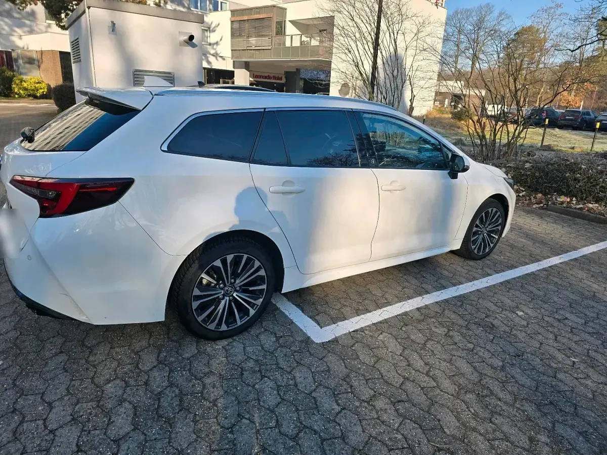 Gebraucht Toyota Corolla 98 PS (72 kW) 2024 Weiß Kombi