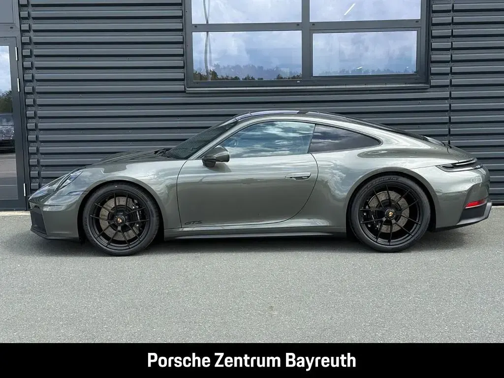 Neu Porsche 992 541 PS (397 kW) 2026 Gruen Coupé