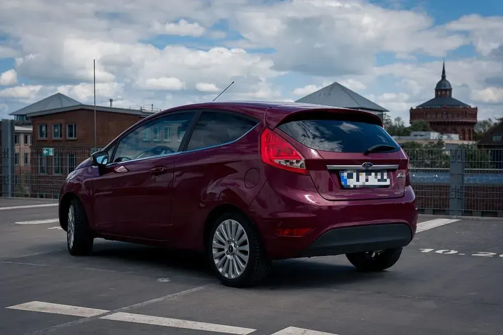 Gebraucht Ford Fiesta Titanium 82 PS (60 kW) 2010 Violet Limousine