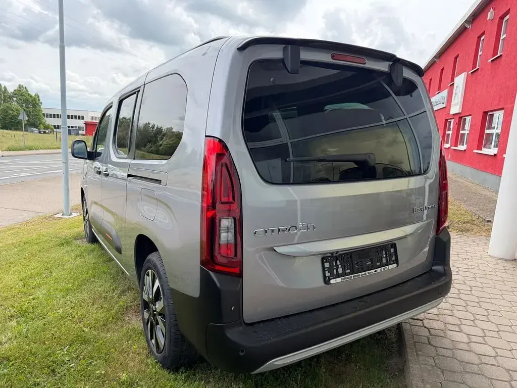 Neu Citroën e-Berlingo XTR 131 PS (96 kW) 2026 Stahlgrau Van / Kleinbus