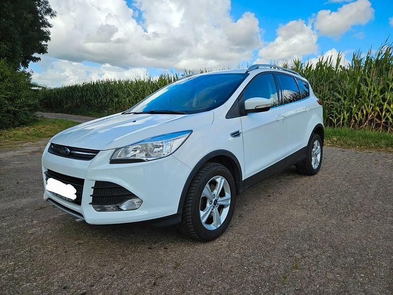 Weiß Gebraucht 2016 Ford Kuga SYNC Edition SUV | 8.900 € (Fairer Preis) - Bild 1/4