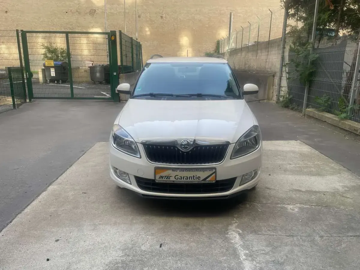 Gebraucht Skoda Fabia Ambition 86 PS (63 kW) 2014 Candyweiss Kombi
