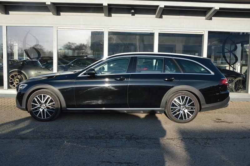 Używany Mercedes E400 Avantgarde 330 KM (242 kW) 2021 Czarny Sedan/Limuzyna