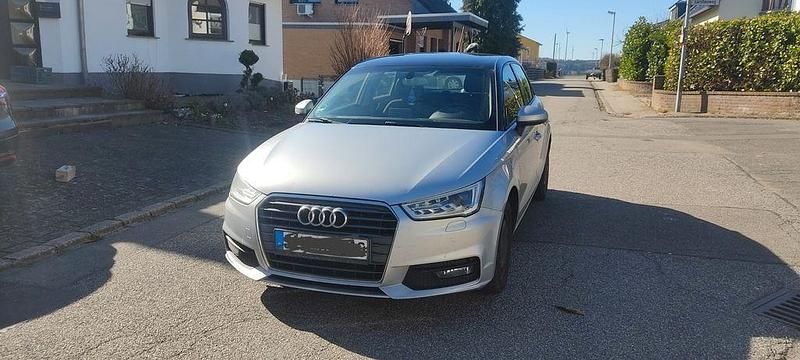 Gebraucht Audi A1 Ambiente 90 PS (66 kW) 2015 Silber Kleinwagen