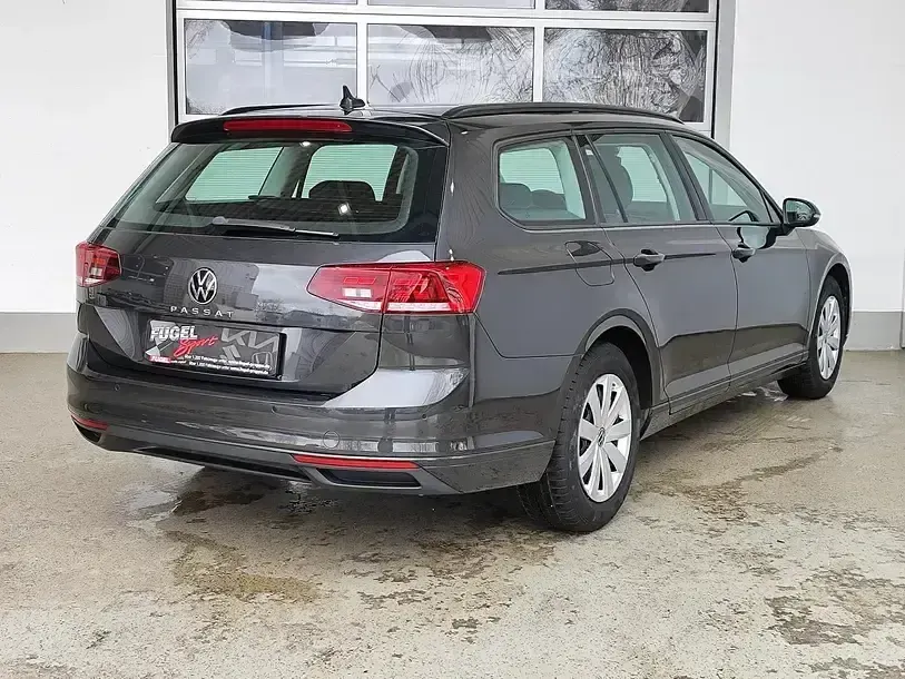 Gebraucht VW Passat Conceptline 150 PS (110 kW) 2022 Grau Kombi
