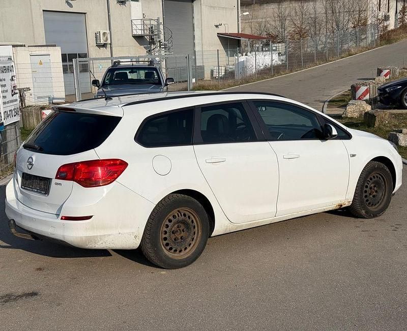 Gebraucht Opel Astra 110 PS (80 kW) 2011 Weiß Kombi