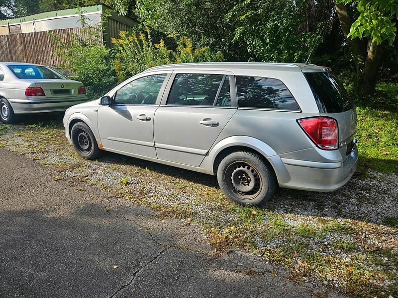 Gebraucht Opel Astra 115 PS (84 kW) 2008 Silber Kombi