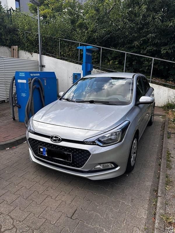 Silber Gebraucht 2017 Hyundai i20 Active Kleinwagen | 6.600 € (Fairer Preis) - Bild 1/4
