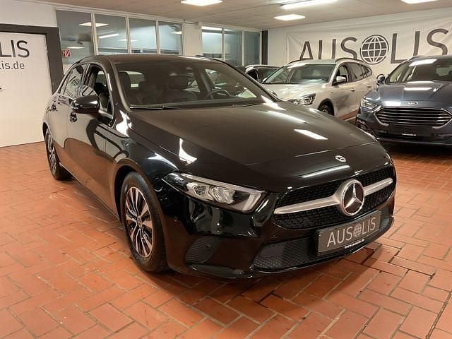 Gebraucht Mercedes A180 Business 116 PS (85 kW) 2021 Kosmosschwarz (metallic) Limousine