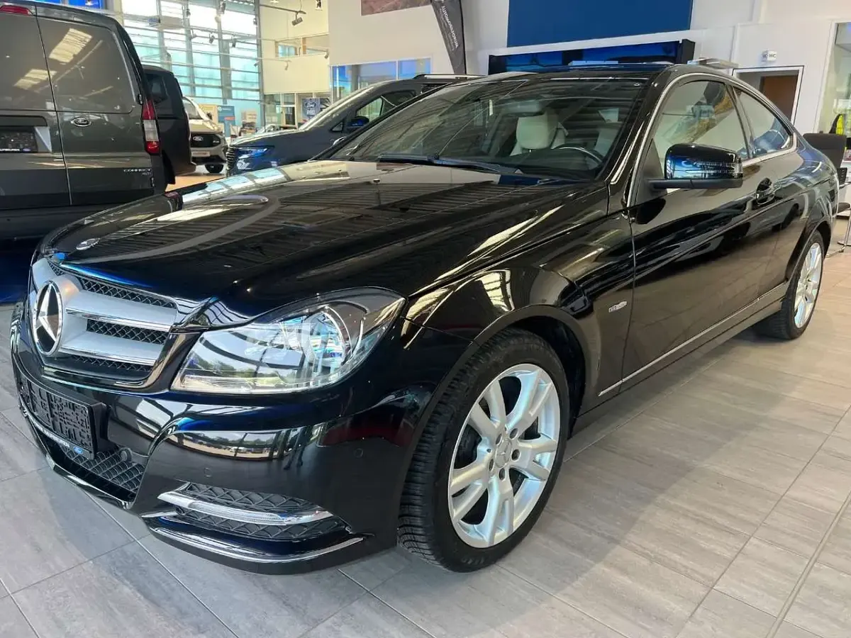 Gebraucht Mercedes C180 156 PS (114 kW) 2011 Schwarz Coupé