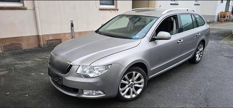 Gelb Gebraucht 2010 Skoda Superb Kombi | 3.800 € (Superpreis) - Bild 1/4