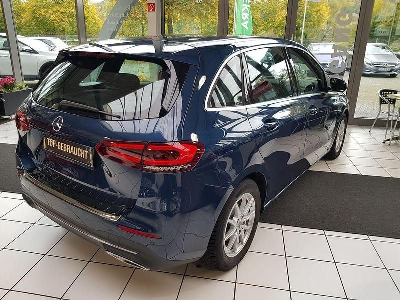 Gebraucht Mercedes B180 Progressive 136 PS (100 kW) 2019 Blau Van / Kleinbus