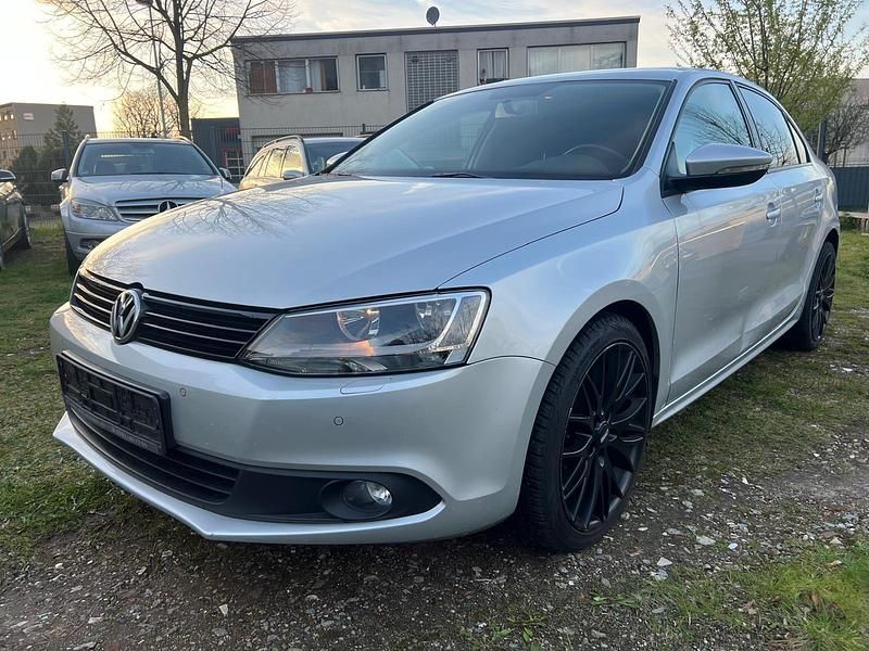 Gebraucht VW Jetta 105 PS (77 kW) 2011 Silber Limousine