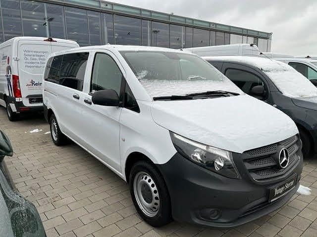 Weiß Gebraucht 2018 Mercedes Vito Kombi | 20.390 € (Teuer) - Bild 1/4