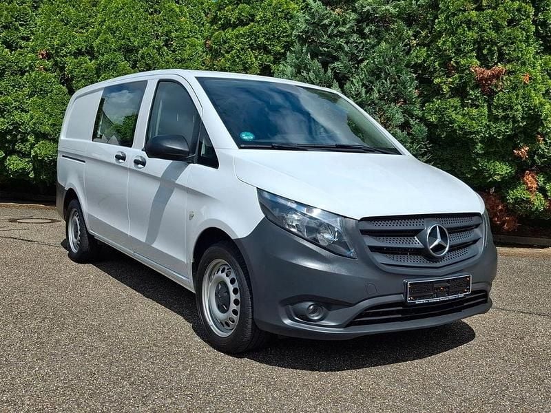 Weiß Gebraucht 2021 Mercedes Vito Van / Kleinbus | 16.660 € - Bild 1/4