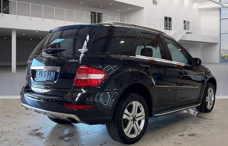 Second-hand Mercedes ML280 190 CP (139 kW) 2009 Negru SUV