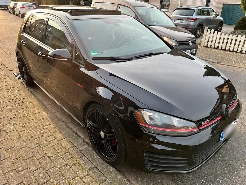Gebraucht VW Golf VII Sound 325 PS (239 kW) 2015 Schwarz Limousine