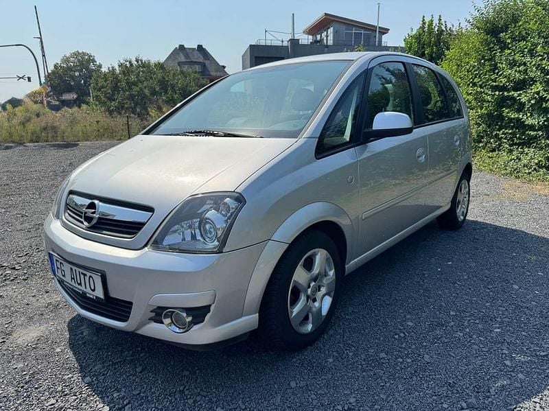 Grau Gebraucht 2010 Opel Meriva Innovation Van / Kleinbus | 4.250 € (Fairer Preis) - Bild 1/4