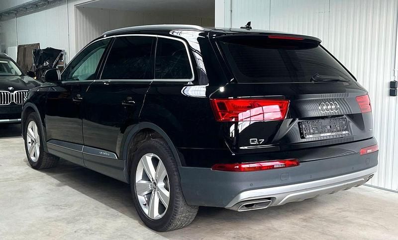 Gebraucht Audi Q7 Ambiente 218 PS (160 kW) 2018 Schwarz SUV