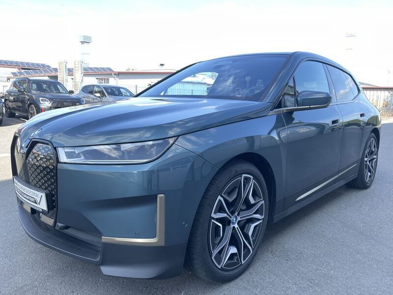 Blau Gebraucht 2022 BMW iX SUV | 59.850 € (Guter Preis) - Bild 1/4
