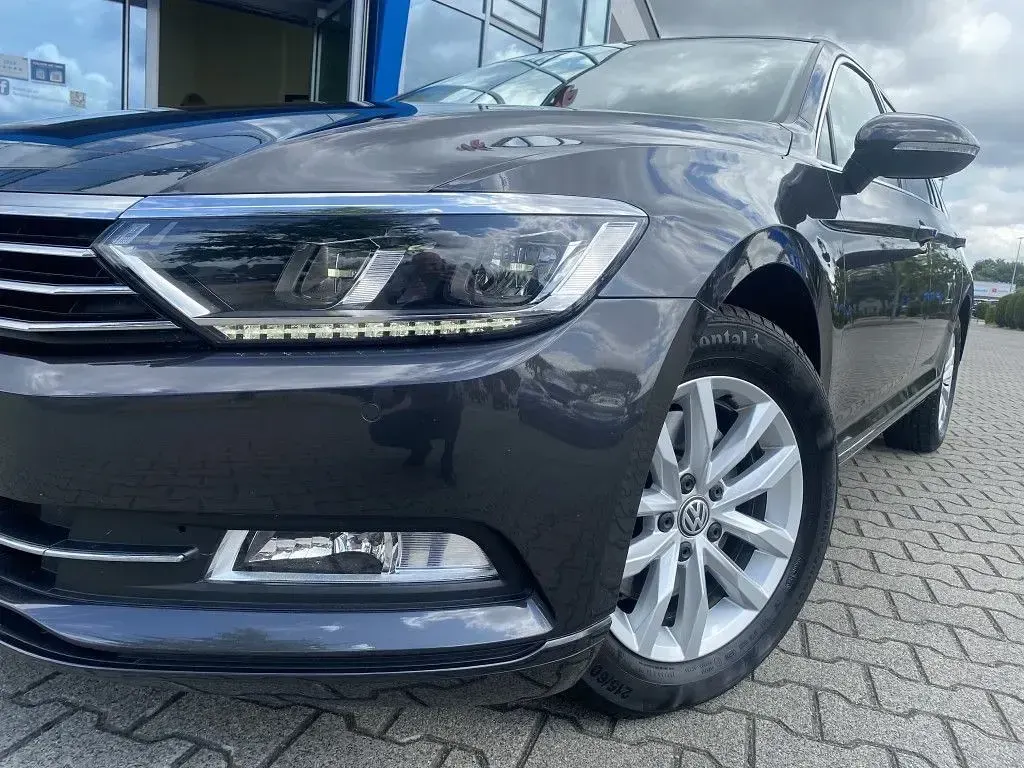 Gebraucht VW Passat Comfortline 150 PS (110 kW) 2018 Grau Kombi