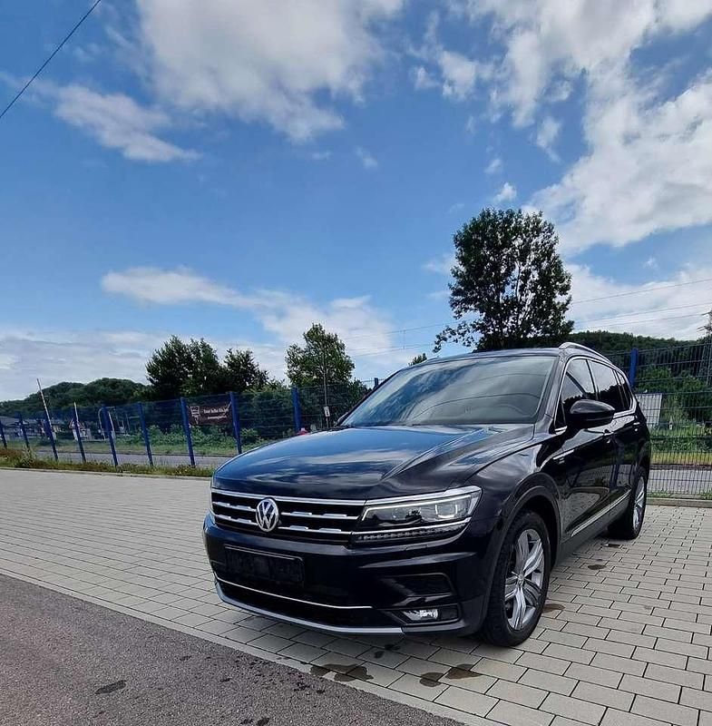 Schwarz Gebraucht 2018 VW Tiguan Allspace Highline SUV | 23.500 € (Fairer Preis) - Bild 1/4