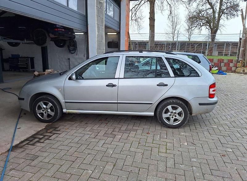 Silber Gebraucht 2003 Skoda Fabia Comfort Kombi | 500 € (Guter Preis) - Bild 1/4