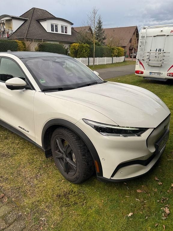 Gebraucht Ford Mustang Mach-E Extended Range 216 kW (294 PS) 2022 Weiß SUV